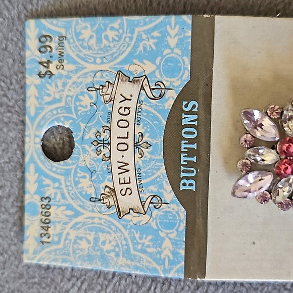 New Sew-Ology Pink Silver-toned Flower Star Snow Flake Rhinestone Buttons 24mm - Picture 3 of 4